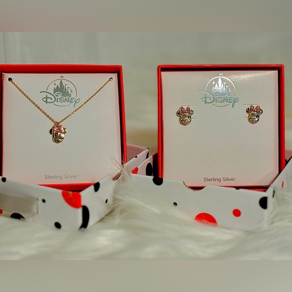 Authentic Disney Minnie Mouse gold tone necklace accented with pink crystal bow. - Picture 3 of 3